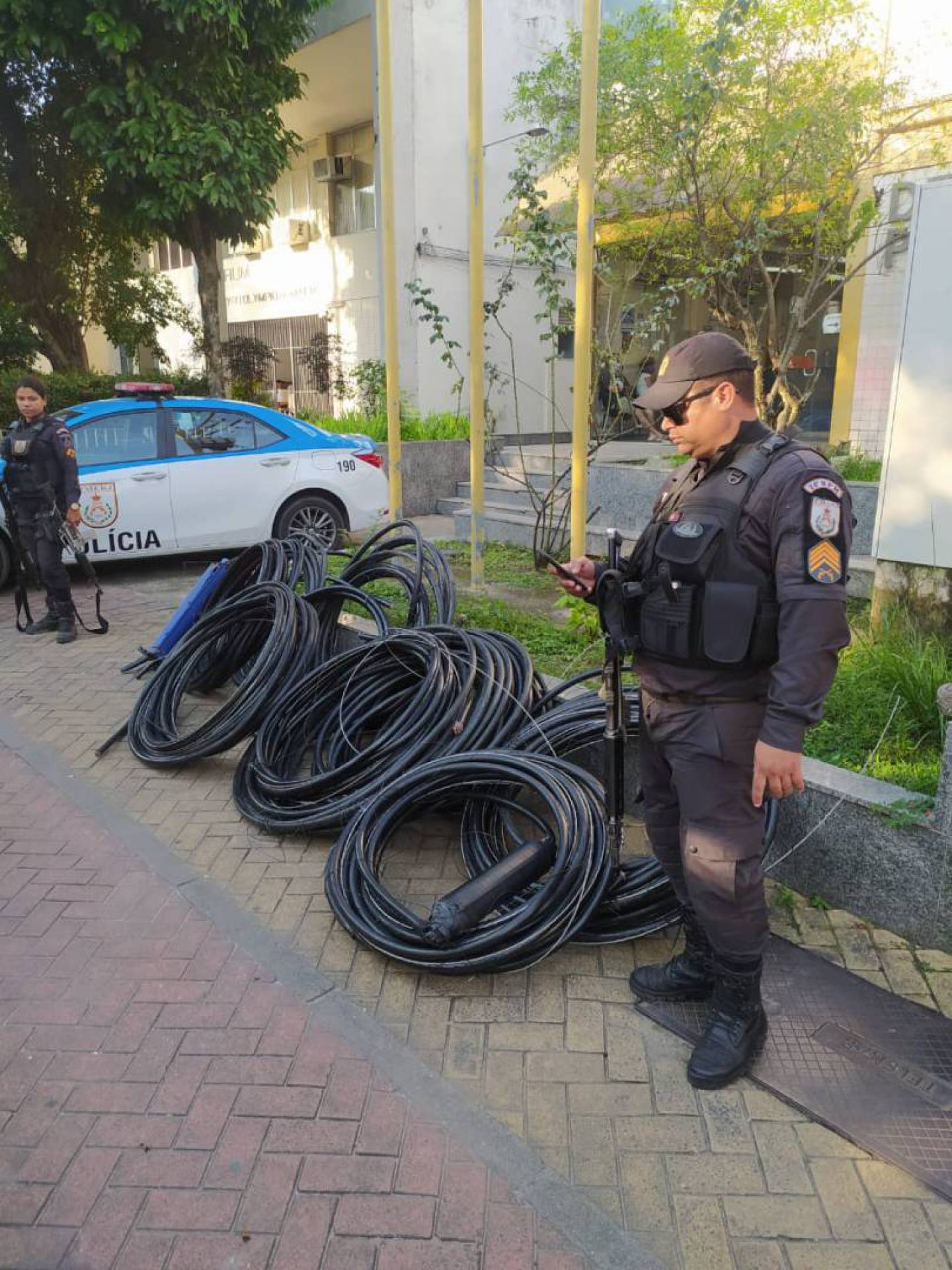 Quantidade de fios de cobre apreendidos pode ser avaliada em cerca de R$ 20 mil - Divulgação - 24º BPM