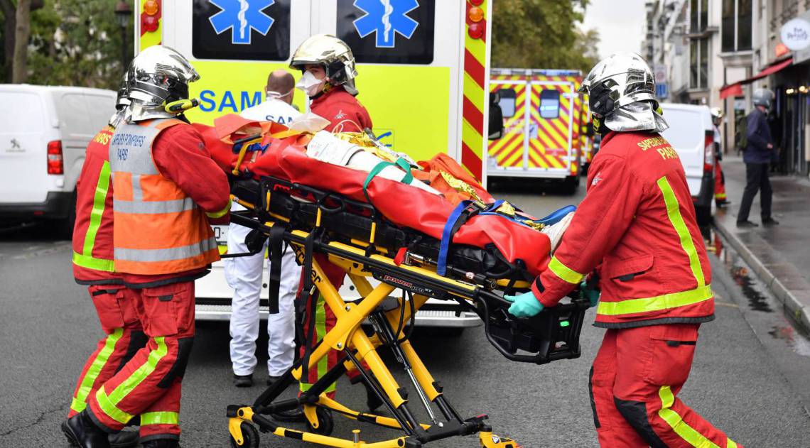 Ataque com faca deixou dois feridos pr&oacute;ximo &agrave; antiga sede do Charlie Hebdo - AFP