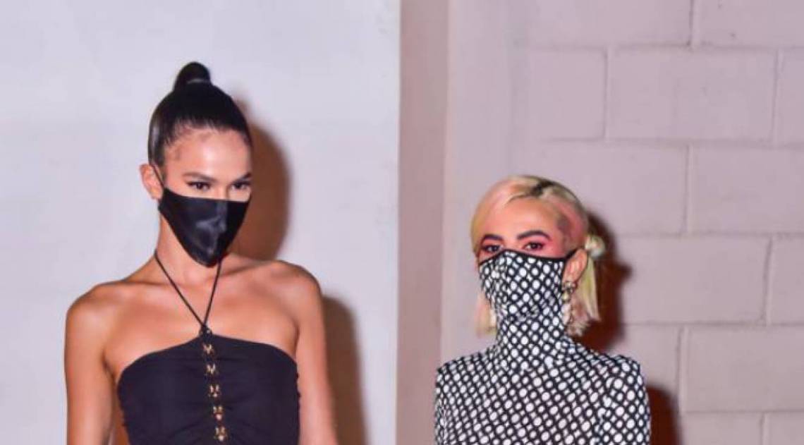 Bruna Marquezine e Manu Gavassi saem de mãos dadas da premiação MTV Miaw