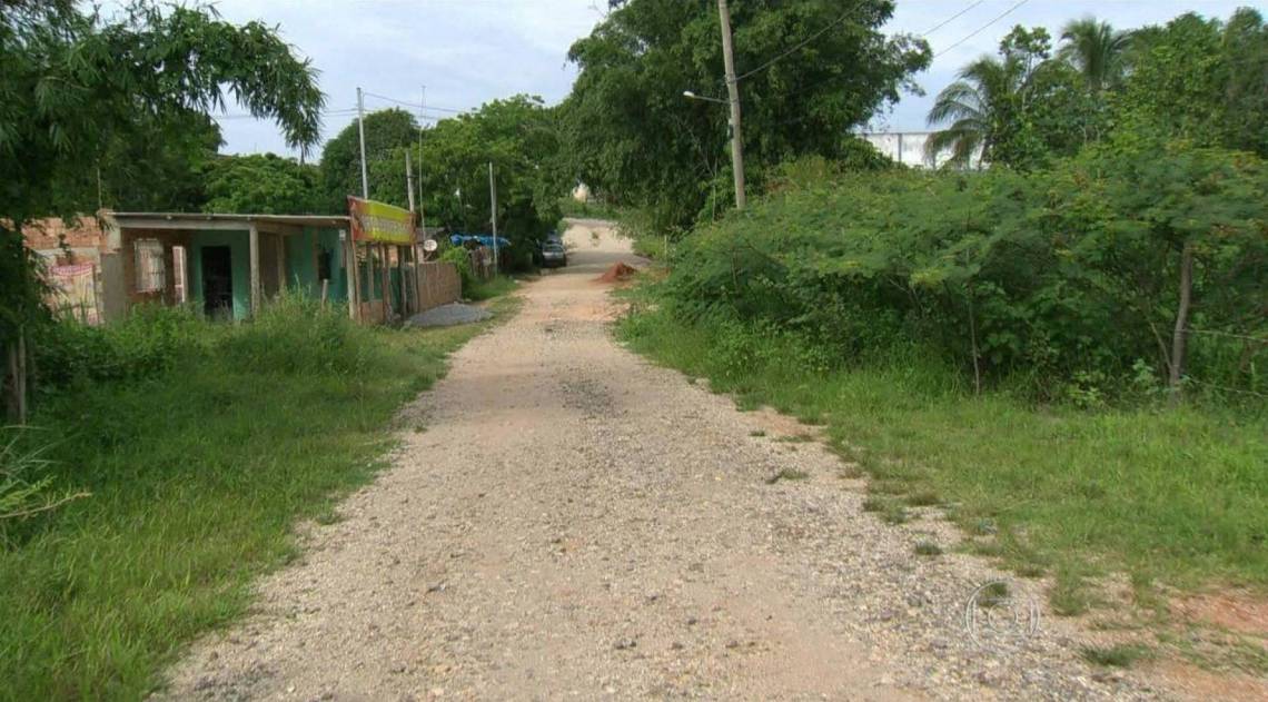 Ruas sem asfalto e sem saneamento básico
