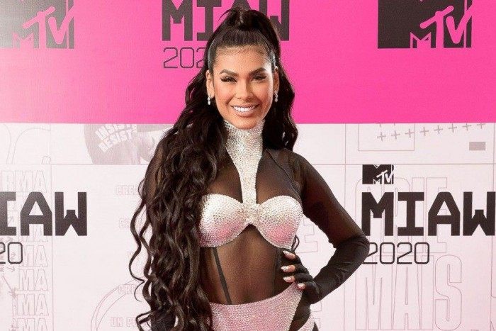 N&atilde;o muito tempo, brinca Pocah sobre per&iacute;odo de abstin&ecirc;ncia sexual