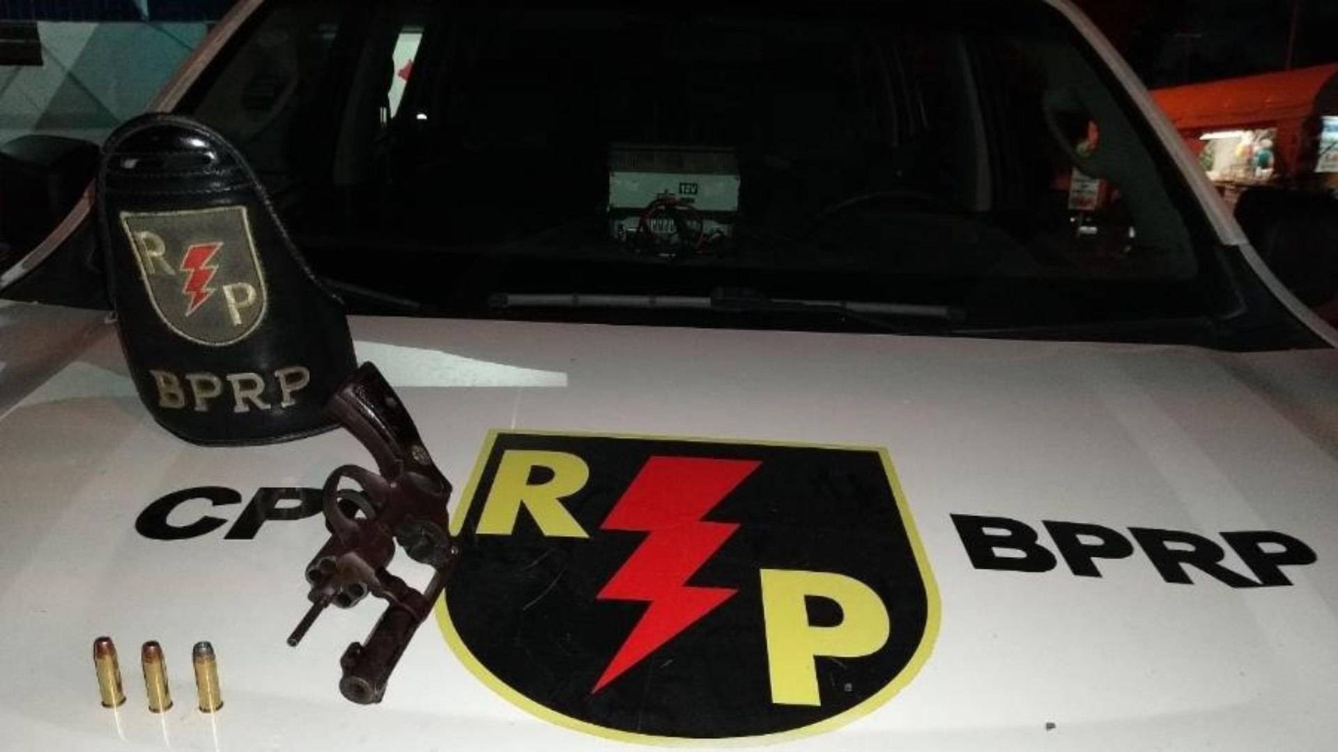 Homem infectado com covid-19 e tuberculose gasta dinheiro de aux&iacute;lio para comprar arma