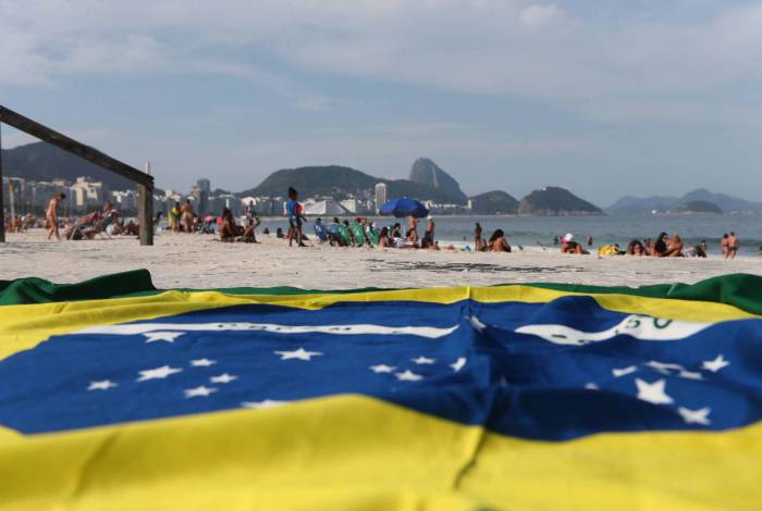 Movimentação na praia de Copacabana