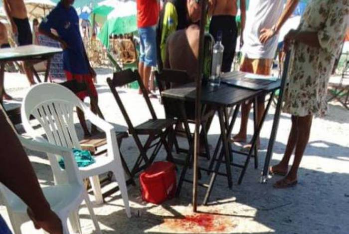 Turistas s&atilde;o baleados na Prainha em Arraial do Cabo 