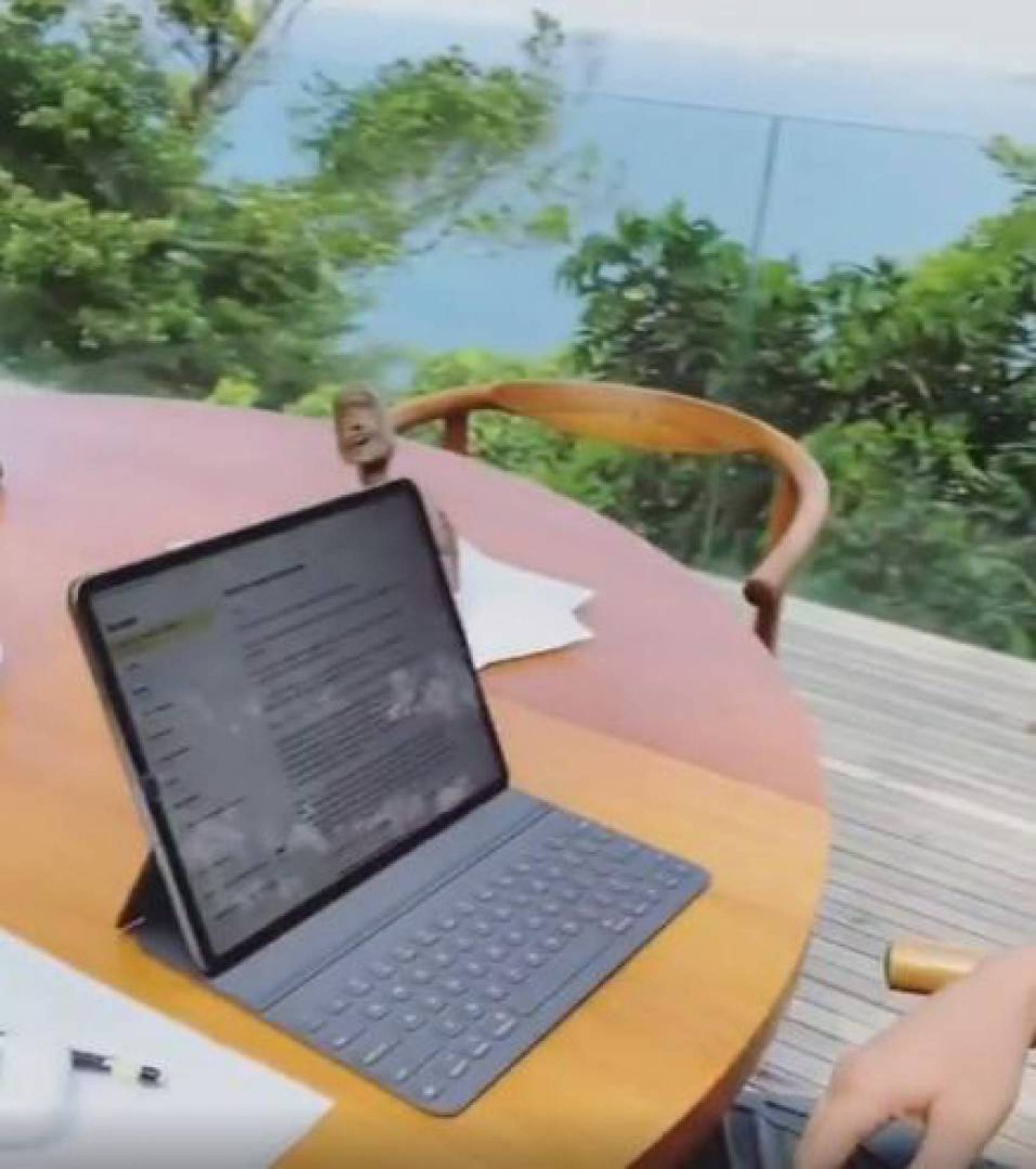 Vista da mans&atilde;o de Luciano Huck para o mar do Jon