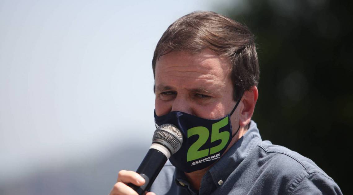 Rio, 27/09/2020  - Eleicoes 2020. Primeiro dia de campanha para prerfeitura do Rio. Morro do Adeus, Complexo do Alemao, Penha. zona norte do Rio. Na foto Candidato a prefeito Eduardo Paes..  Foto: Ricardo Cassiano/Agencia O Dia