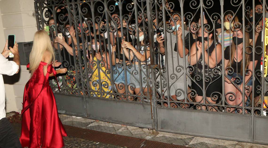 Luisa conversa com fÃ£s apÃ³s fim de live