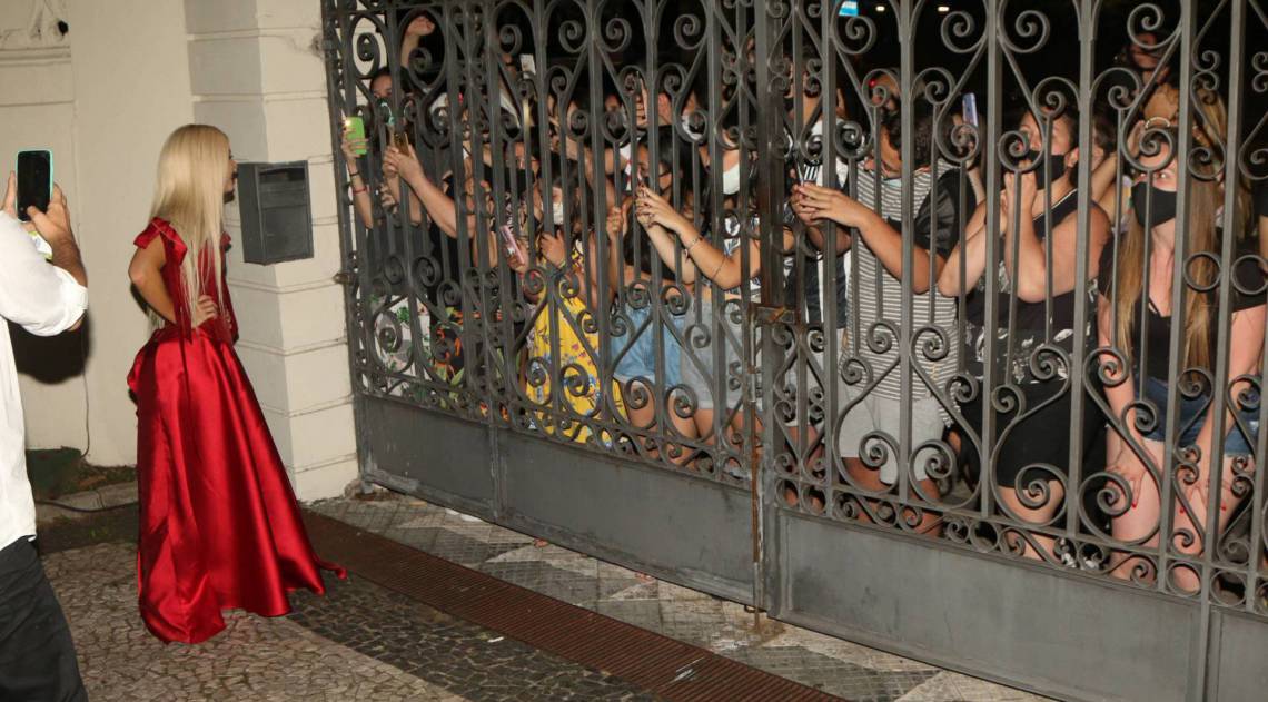 Luisa conversa com fãs após fim de live