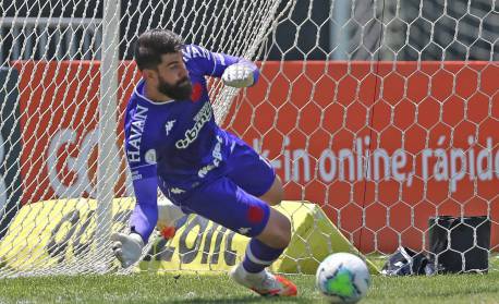 Emprestado pelo Vasco, Fernando Miguel negocia rescisão de contrato