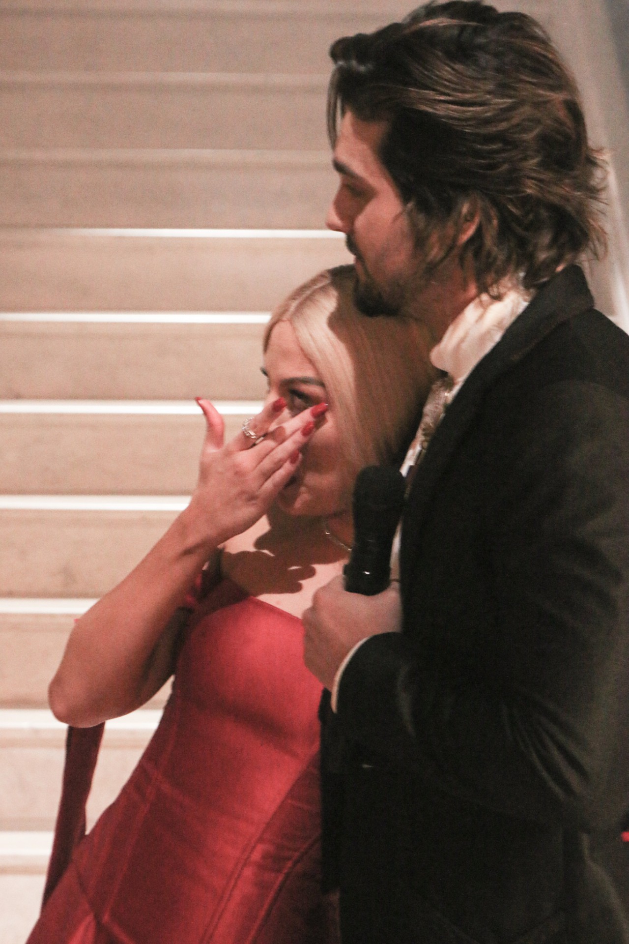 Luisa Sonza chora ao receber apoio de Luan Santana