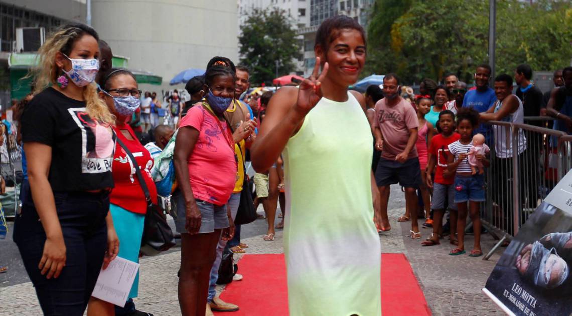 Desfile de moda com a popula&ccedil;&atilde;o em situa&ccedil;&atilde;o de rua no Centro do Rio