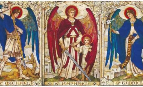 Dia dos arcanjos: conheça a oração para os seres celestiais