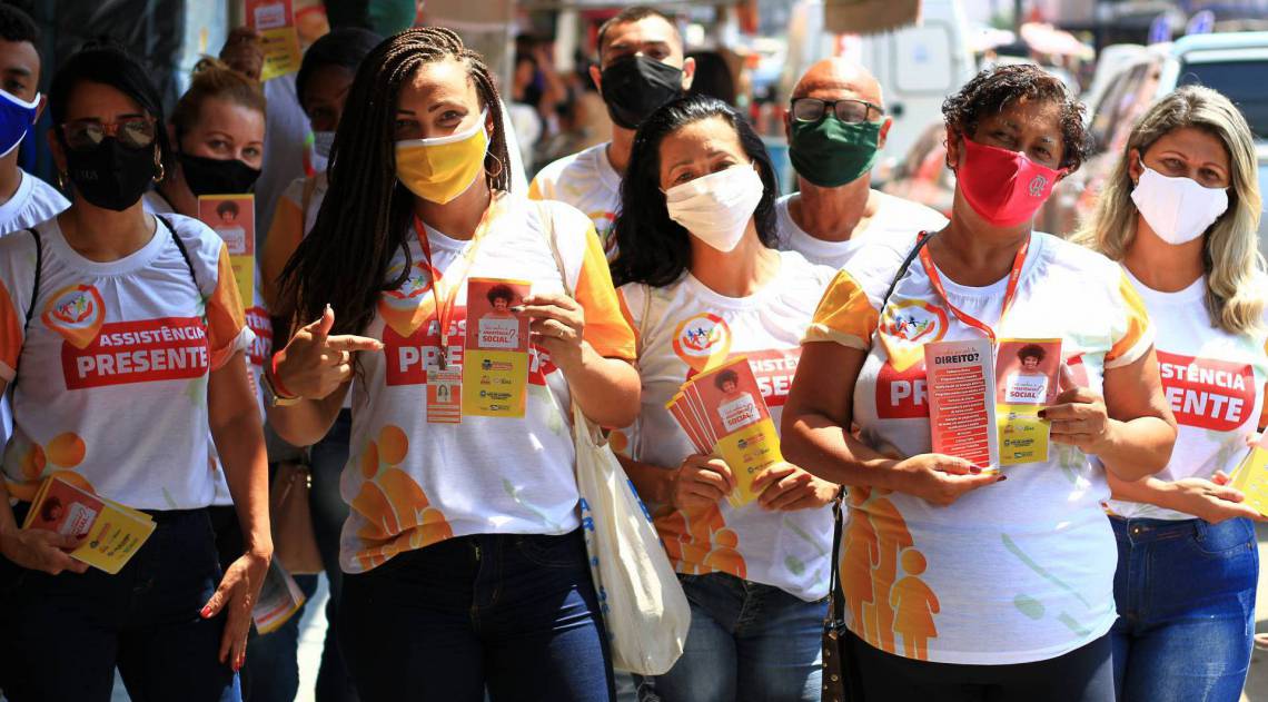 Secretária de Assistência Social e Cidadania, Brenda Carneiro visitou com equipe vários bairros - Rafael Barreto/Divulgação