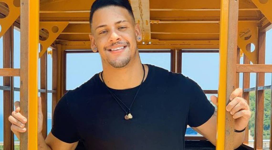 Theo Barone, de 26 anos, morreu v&iacute;tima de um c&acirc;ncer no est&ocirc;mago - Reprodução Internet