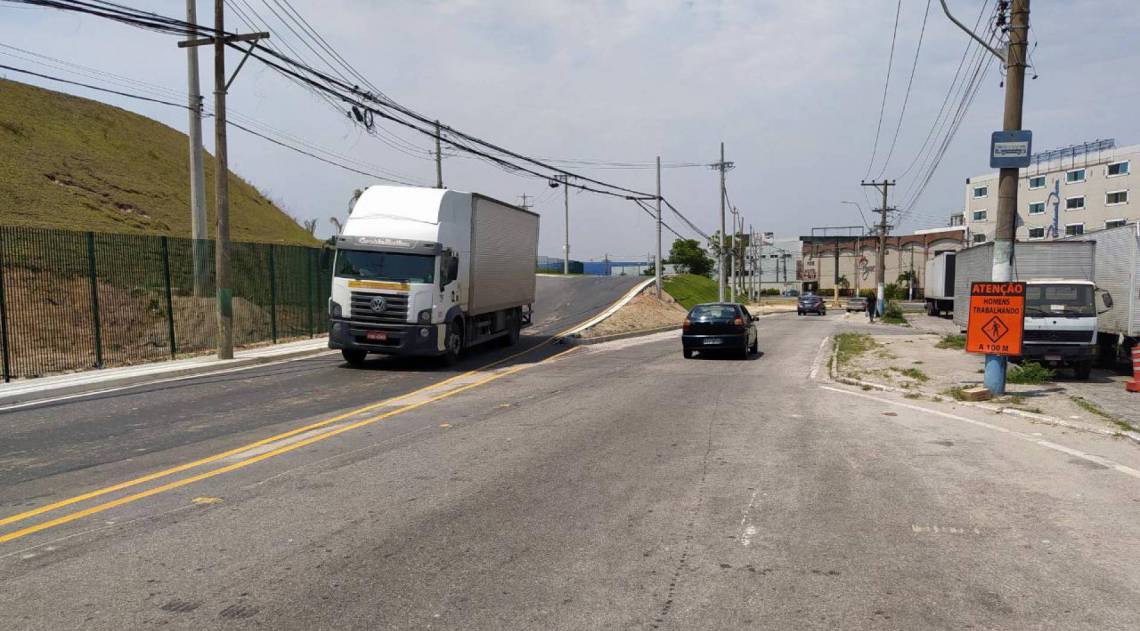 O local, que antes era mão dupla separada apenas por pintura, passa a contar com duas vias distintas