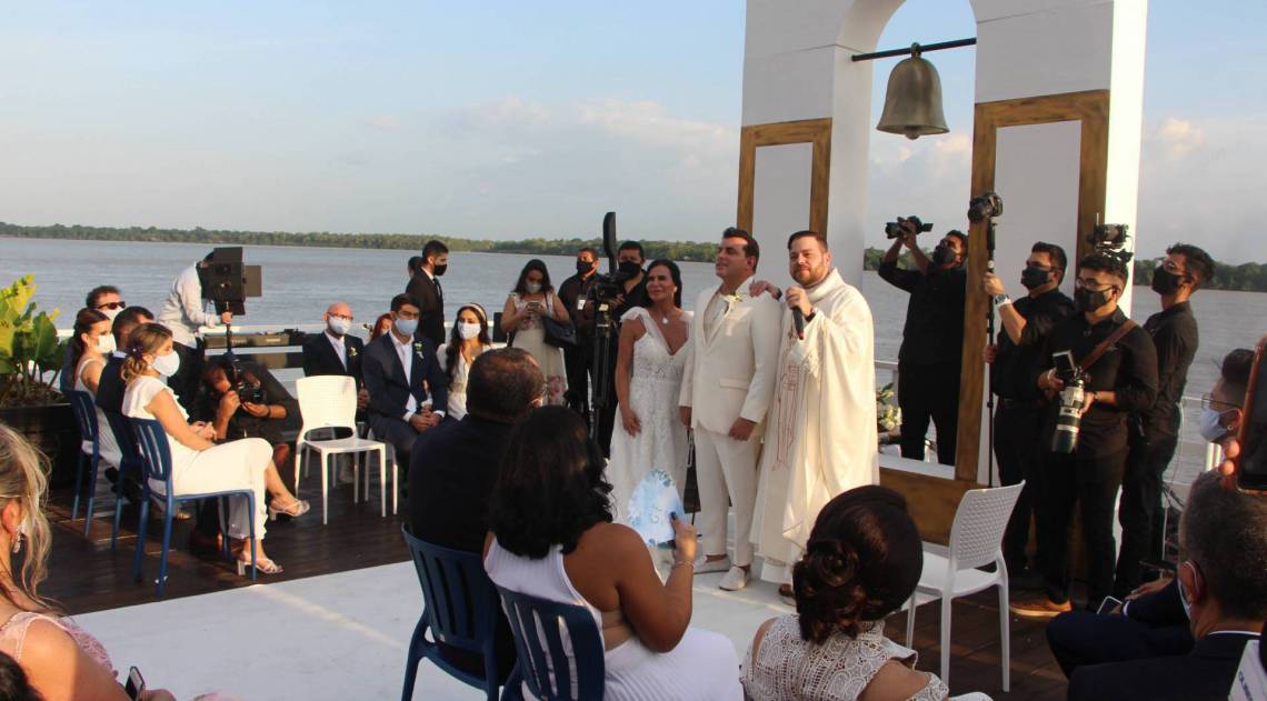 Gretchen e Esdras Souza se casaram nesta quarta-feira em Belém do Pará