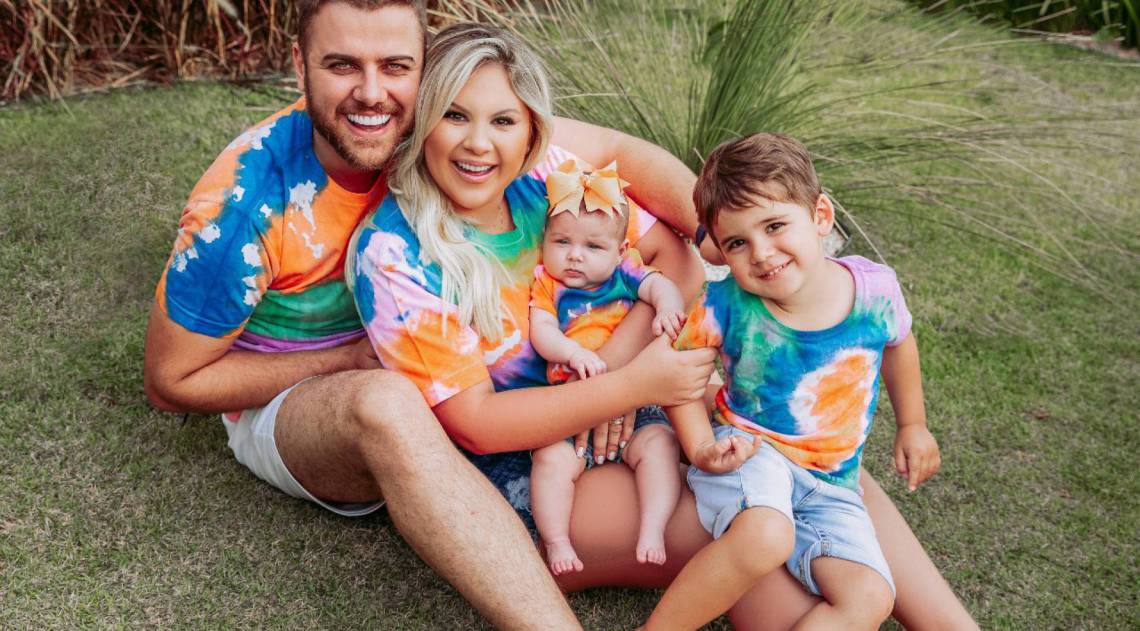 Natalia Toscano ao lado do marido Zé Neto e os filhos  José Filho  e Angelina  - Arquivo pessoal