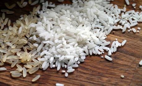 Pequenos e grandes mercados receberão arroz importado pelo governo