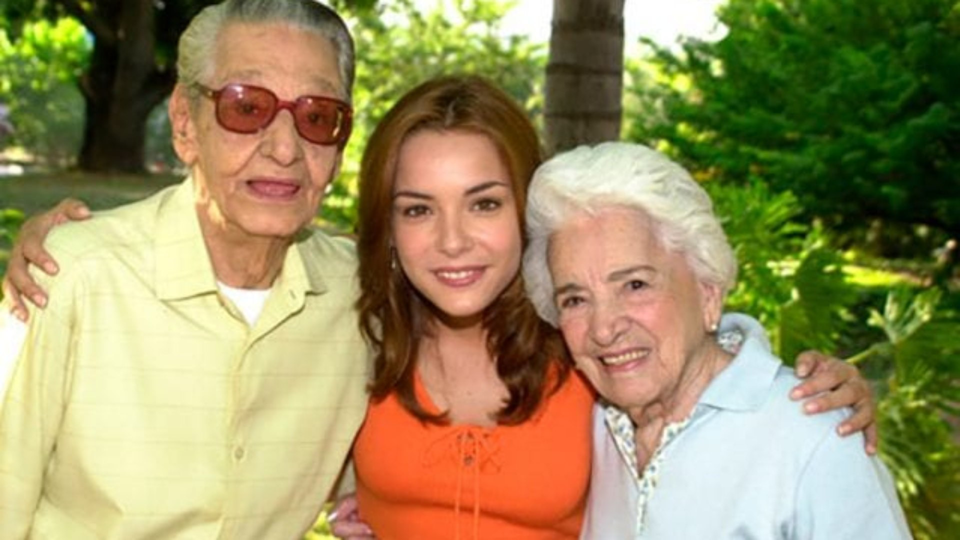 Regiane Alves com Carmem Silva e Oswaldo Louzada; atriz interpretou neta impiedosa em 'Mulheres Apaixonadas'