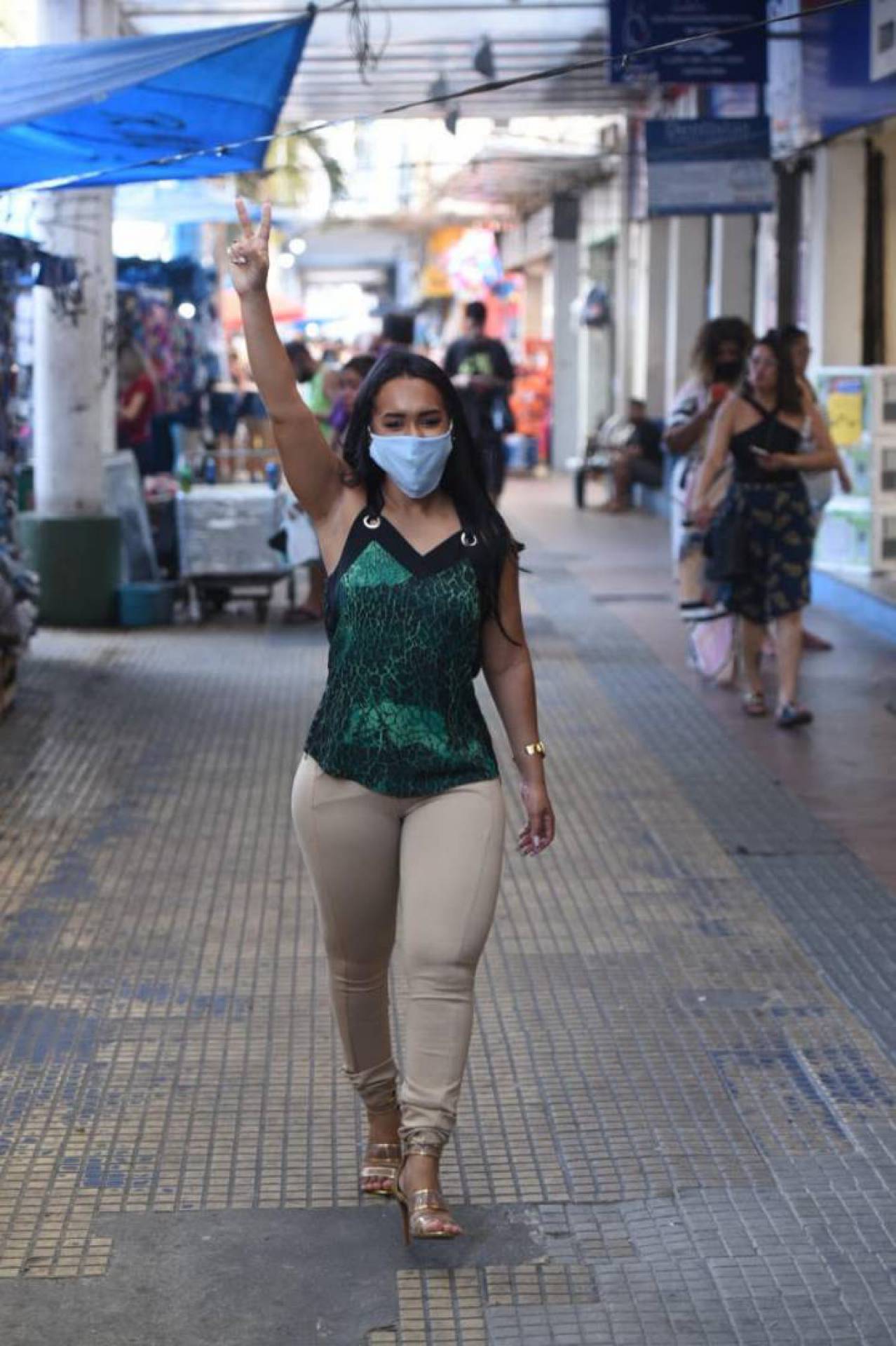 Raissa de Oliveira, rainha de bateria da Beija-Flor, candidata a vereadora em Nilópolis