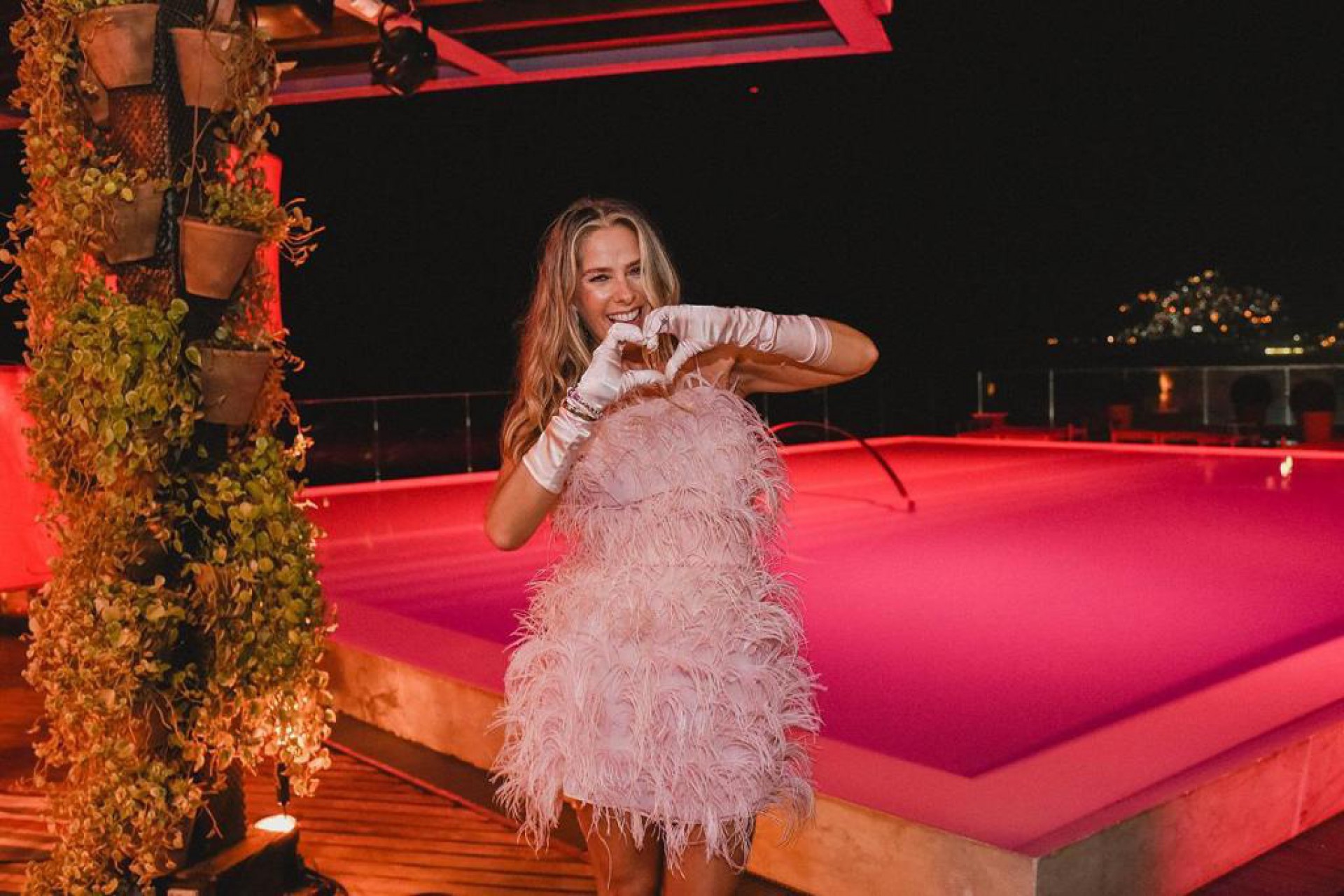 Adriane Galisteu, Outubro Rosa - Divulgação