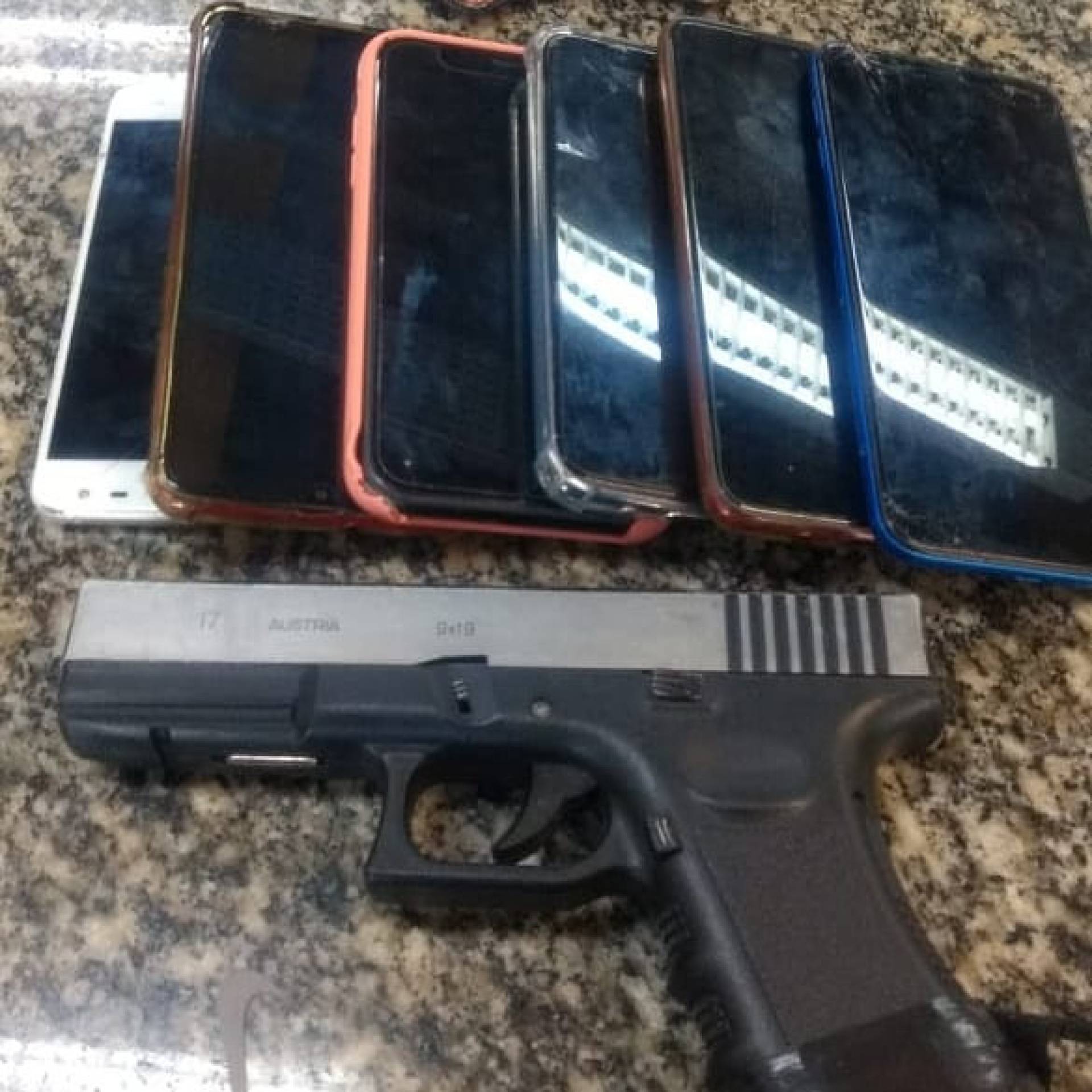 Os objetos das v&iacute;timas foram encontrados dentre de uma mochila - Divulga&ccedil;&atilde;o