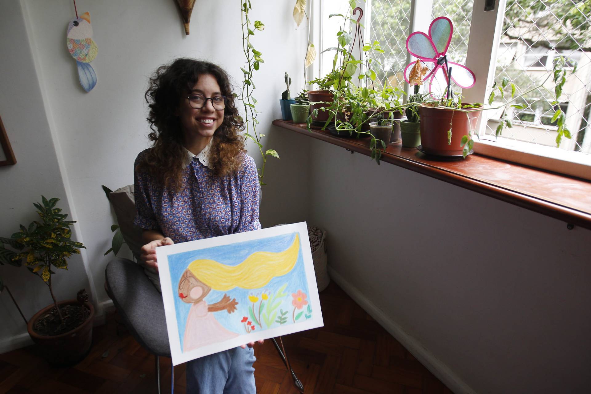 Atrav&eacute;s da arte, mulheres d&atilde;o colorido ao mundo