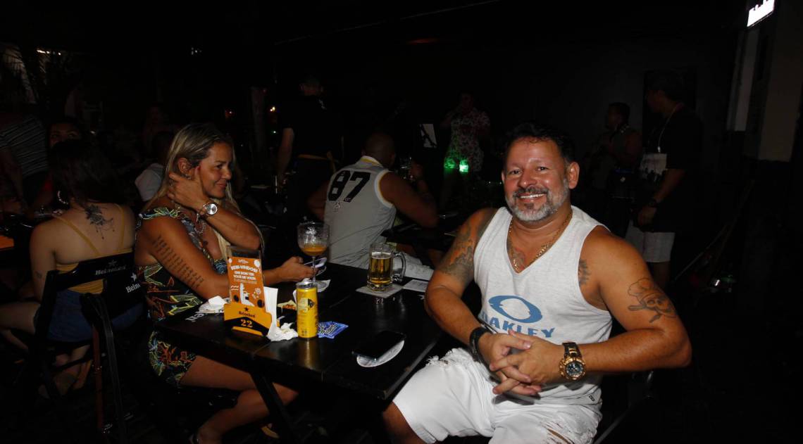 Rio de Janeiro 03/10/2020 - Rio autoriza retorno de música ao vivo em espaços de lazer em nova fase de reabertura. Na foto acima o Alex Aguiar. Foto: Luciano Belford/Agencia O DIa