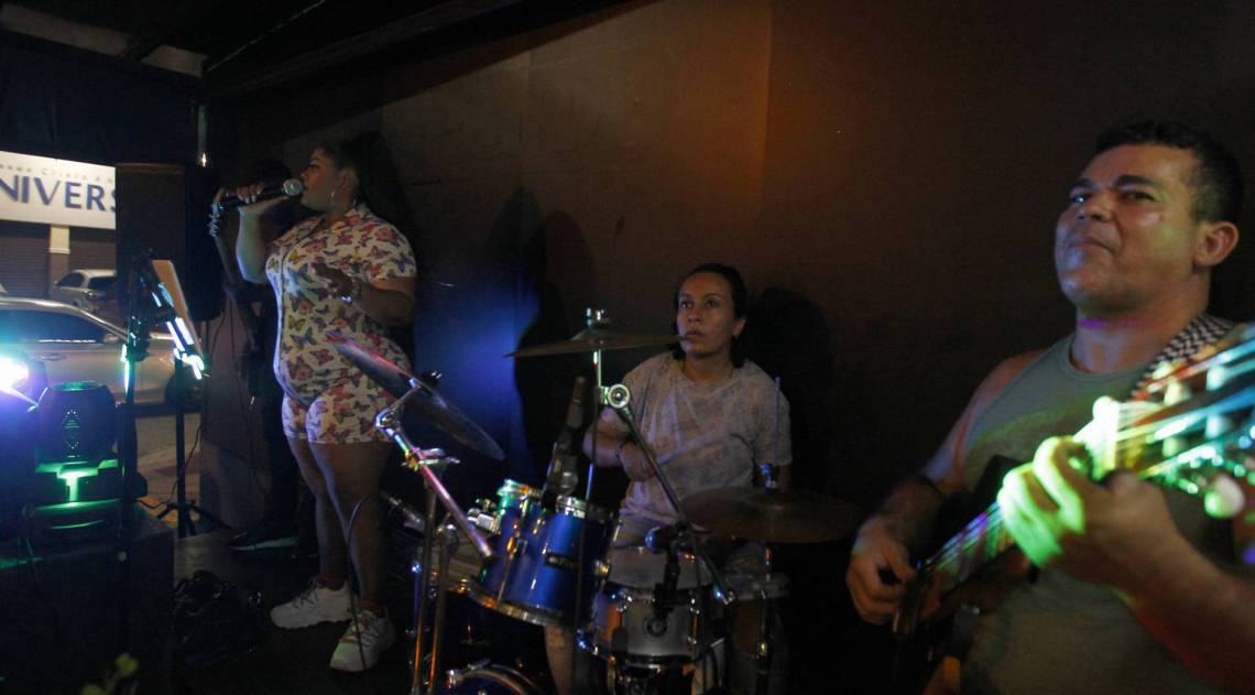 Rio de Janeiro 03/10/2020 - Rio autoriza retorno de música ao vivo em espaços de lazer em nova fase de reabertura. Na foto acima a Banda Mistura. Foto: Luciano Belford/Agencia O DIa