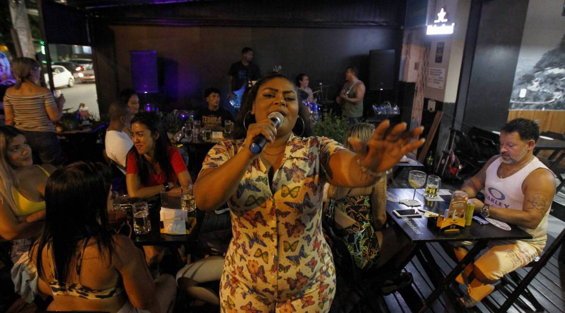 Rio de Janeiro 03/10/2020 - Rio autoriza retorno de música ao vivo em espaços de lazer em nova fase de reabertura. Na foto acima a Banda Mistura. Foto: Luciano Belford/Agencia O DIa