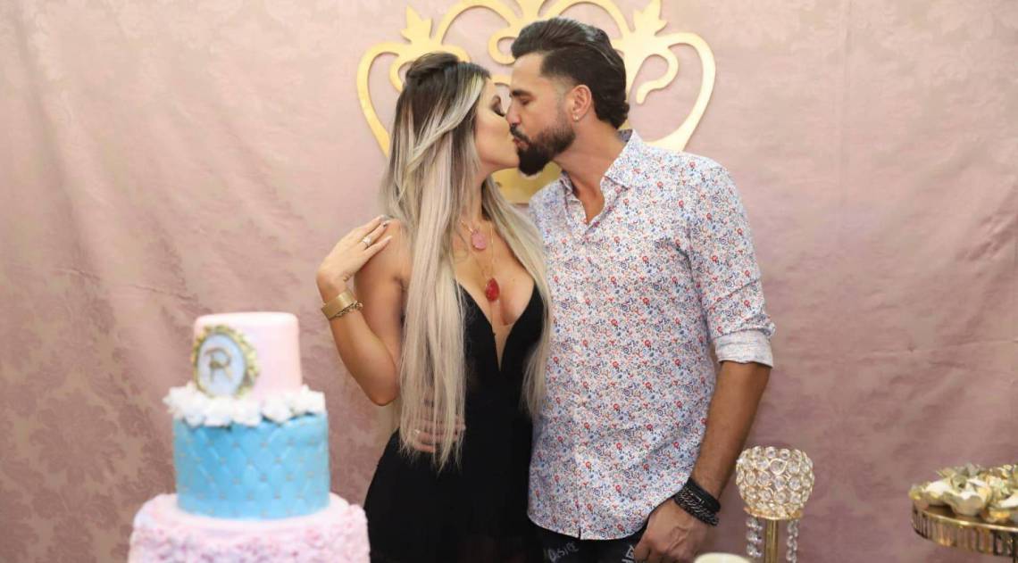 Rafaella Ribeiro, noiva do cantor Latino, faz aniversário