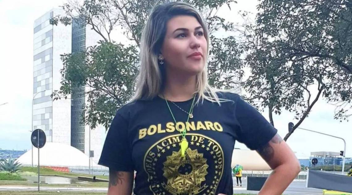 Sara Giromini está em prisão domiciliar há quase quatro meses após manifestações pró-ditadura - Reprodução/Facebook