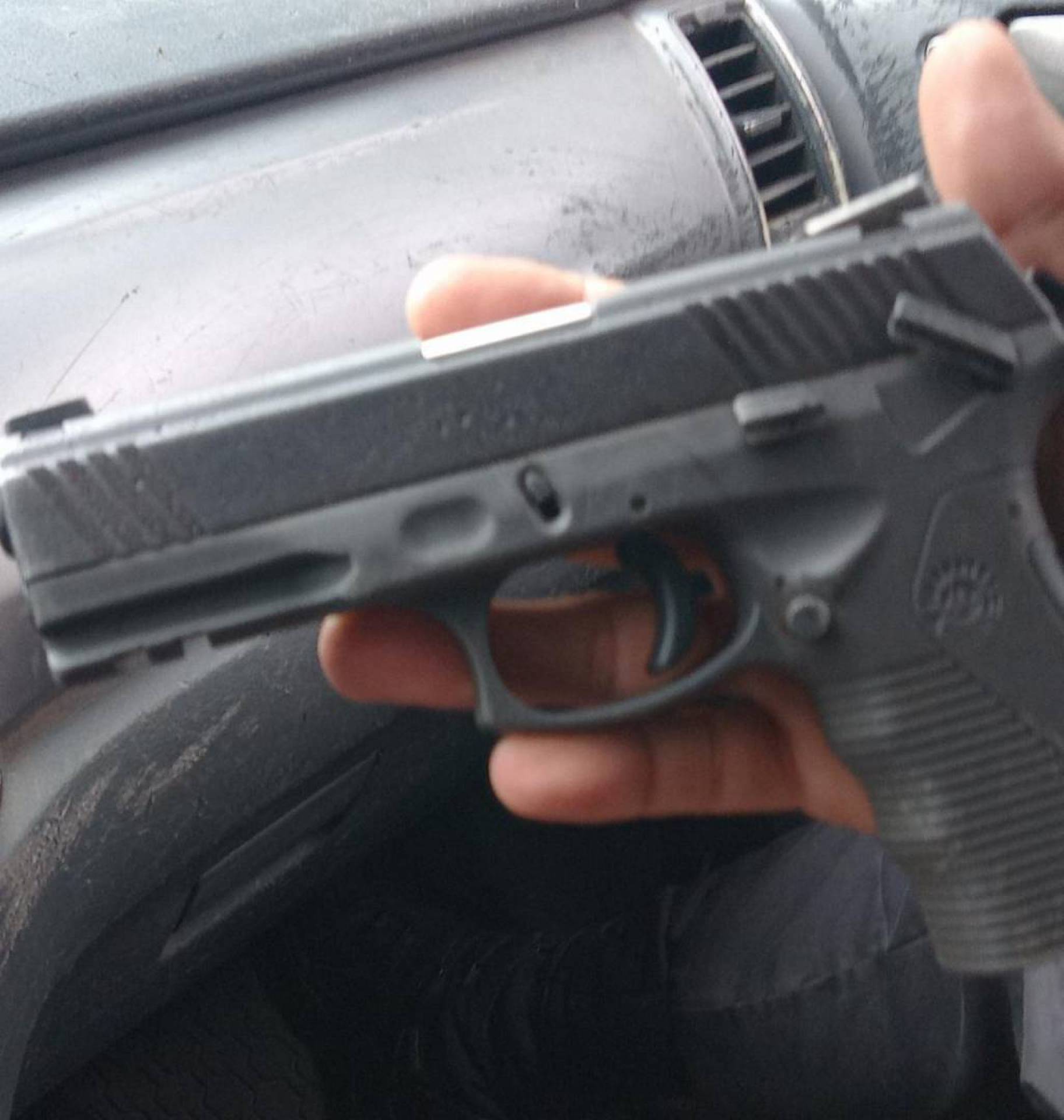 PM apreende pistola no Açude, em Volta Redonda