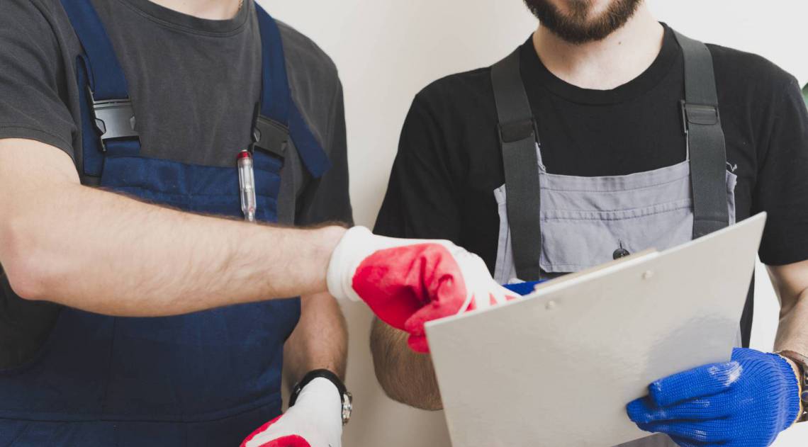 Síndicos devem redobrar os cuidados com a manutenção predial para não colocar em risco a vida de moradores, funcionários, visitantes e pedestres - Freepik