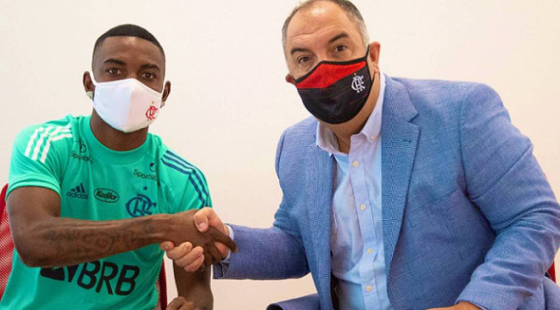 Ramon, de 19 anos, assinou com o Flamengo nesta terça-feira - Divulgação
