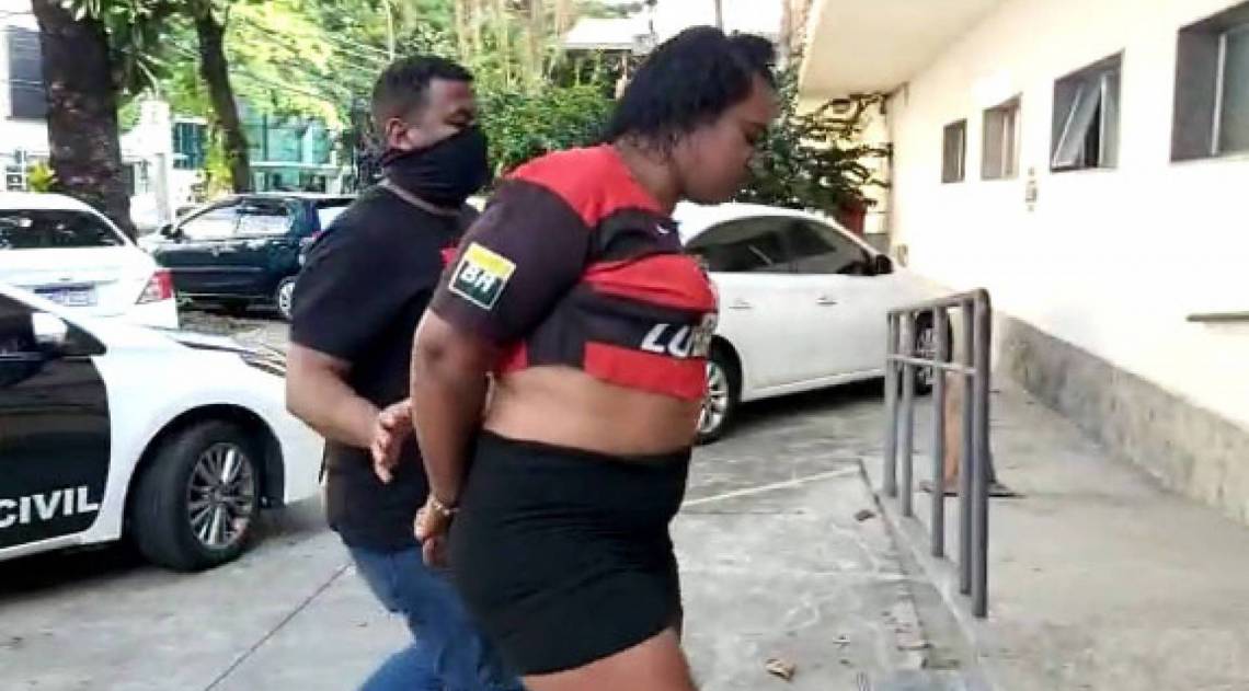 Leonardo Grigrório da Silva, que se identifica como Bia, foi capturado nesta segunda - Reprodução