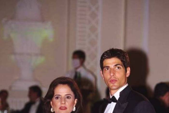 Marieta Severo: no alto com Gianecchini, o Edu, em 'Laços de Família' - Reprodução