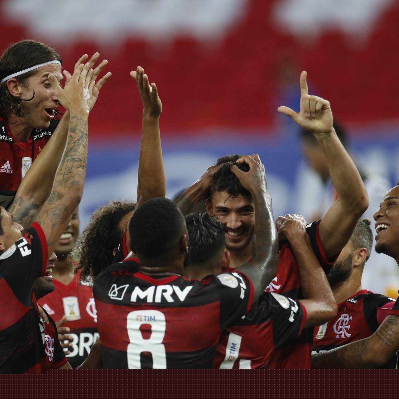 Rio de Janeiro - RJ  - 07/10/2020 - Futebol - Campeonato Brasileiro serie A 2020 - Partida valida pela 14 rodada - Flamengo x Sport - Estadio Maracana, Maracana, zona norte do Rio -  na foto, comemoraÃ§ao do segundo   gol do Flamengo , Gustavo H. -  Foto Reginaldo Pimenta / O Dia