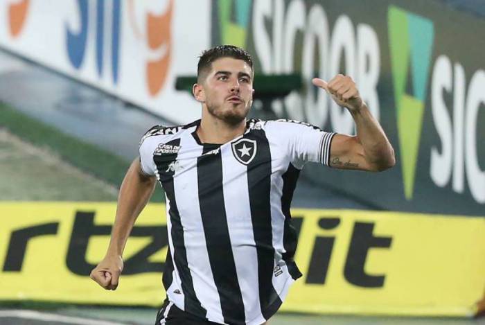 Joel Santana aborda momento do Botafogo e detona jogador: 'Está gordo'