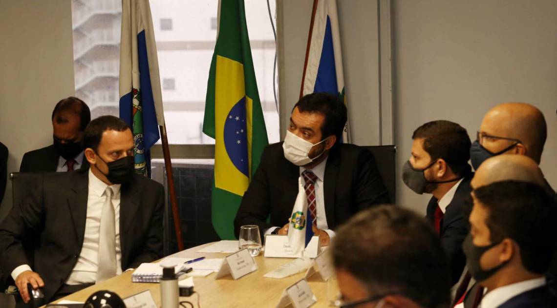 Cláudio Castros e secretários no Centro Integrado de Comando e Controle