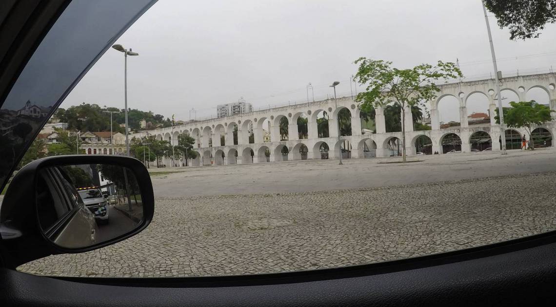 Mesmo para quem est&aacute; s&oacute; de passagem, os Arcos da Lapa sempre prendem a aten&ccedil;&atilde;o
