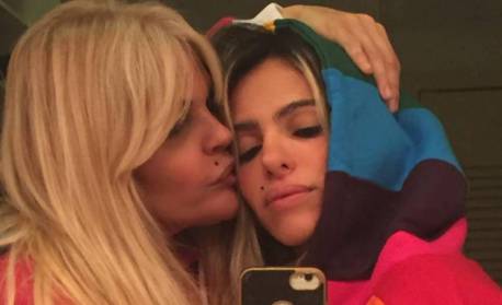 Monique Evans e Cacá Werneck publicam clique ousado