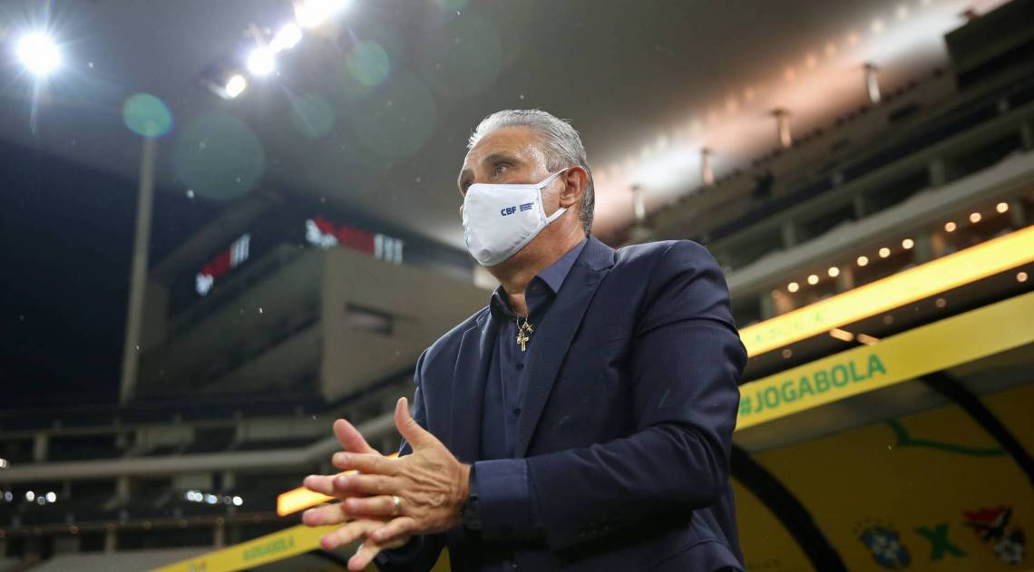 T&eacute;cnico da sele&ccedil;&atilde;o brasileira, Tite conseguiu &oacute;tima estreia nas Eliminat&oacute;rias: 5 a 0 sobre a Bol&iacute;via -  Buda Mendes / various sources / AFP