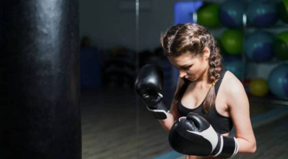 Boxe feminino: benefícios do boxe para as mulheres