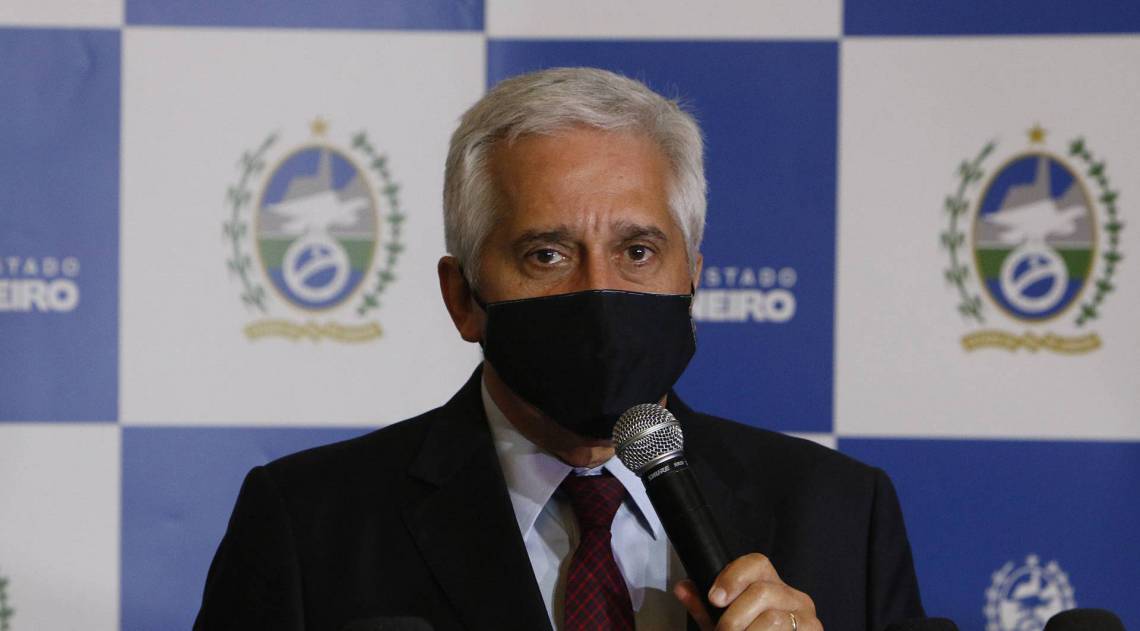 Rio de Janeiro - RJ  - 09/10/2020 - Geral - Rede estadual volta as aulas presenciais no dia 19 de outubro, anuncia governo. Retorno so e valido para alunos do 3 ano do Ensino Medio. Outras series ainda nao tem previsao de reinicio. O governo do estado anunciou na manha desta sexta-feira, no Palacio Guanabara, em Laranjeiras, zona sul do Rio, que a volta as aulas presenciais na rede estadual de ensino sera no dia 19 de outubro - na foto, Secretario estadual de Educaçao, Comte Bittencourt -  Foto Reginaldo Pimenta / Agencia O Dia