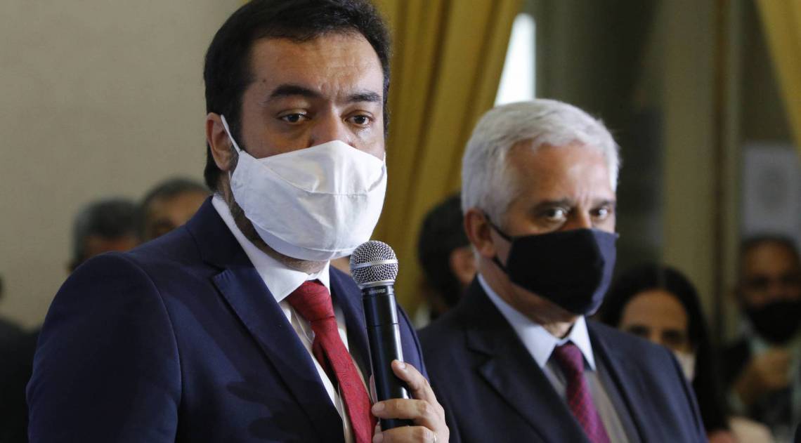 Rio de Janeiro - RJ  - 09/10/2020 - Geral - Rede estadual volta as aulas presenciais no dia 19 de outubro, anuncia governo. Retorno so e valido para alunos do 3 ano do Ensino Medio. Outras series ainda nao tem previsao de reinicio. O governo do estado anunciou na manha desta sexta-feira, no Palacio Guanabara, em Laranjeiras, zona sul do Rio, que a volta as aulas presenciais na rede estadual de ensino sera no dia 19 de outubro - na foto, governador em exercicio, Claudio Castro -  Foto Reginaldo Pimenta / Agencia O Dia - Reginaldo Pimenta / Agencia O Dia