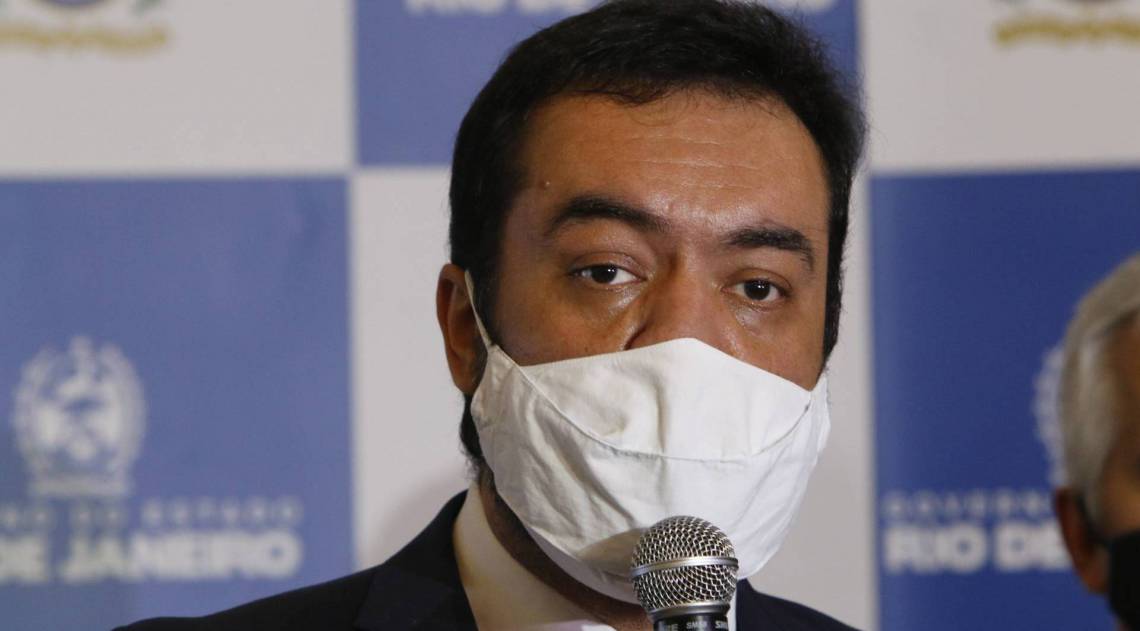 Rio de Janeiro - RJ  - 09/10/2020 - Geral - Rede estadual volta as aulas presenciais no dia 19 de outubro, anuncia governo. Retorno so e valido para alunos do 3 ano do Ensino Medio. Outras series ainda nao tem previsao de reinicio. O governo do estado anunciou na manha desta sexta-feira, no Palacio Guanabara, em Laranjeiras, zona sul do Rio, que a volta as aulas presenciais na rede estadual de ensino sera no dia 19 de outubro - na foto, governador em exercicio, Claudio Castro -  Foto Reginaldo Pimenta / Agencia O Dia