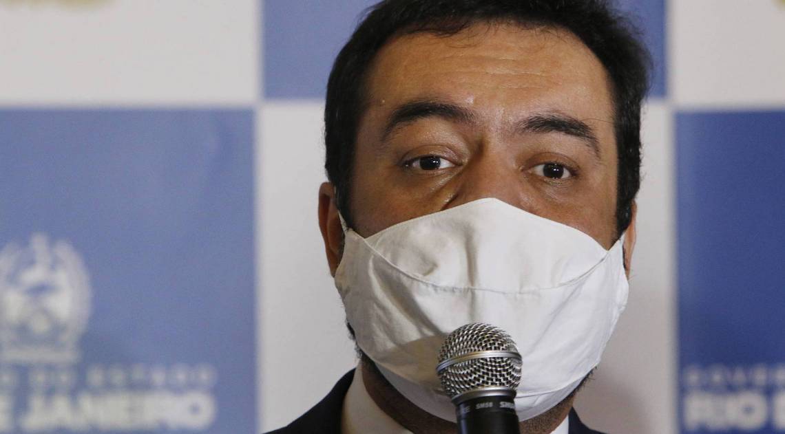 Rio de Janeiro - RJ  - 09/10/2020 - Geral - Rede estadual volta as aulas presenciais no dia 19 de outubro, anuncia governo. Retorno so e valido para alunos do 3 ano do Ensino Medio. Outras series ainda nao tem previsao de reinicio. O governo do estado anunciou na manha desta sexta-feira, no Palacio Guanabara, em Laranjeiras, zona sul do Rio, que a volta as aulas presenciais na rede estadual de ensino sera no dia 19 de outubro - na foto, governador em exercicio, Claudio Castro -  Foto Reginaldo Pimenta / Agencia O Dia