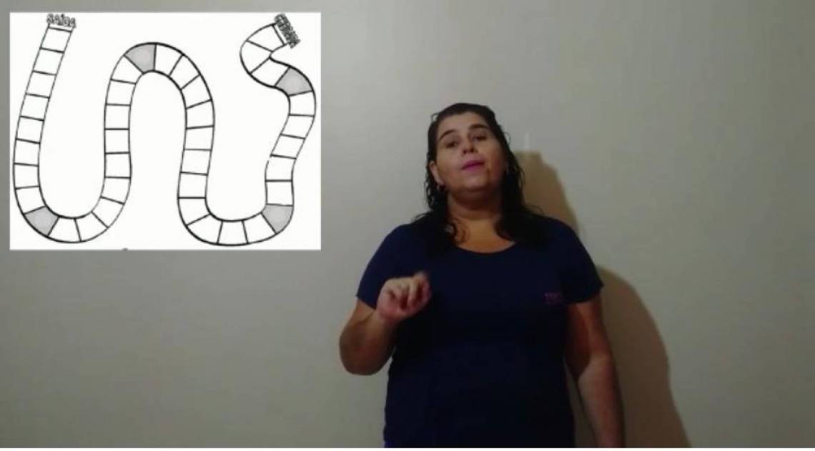 Muito amada pelos alunos, Tia Carla está sempre tentando inovar nas aulas para manter os estudantes estimulados