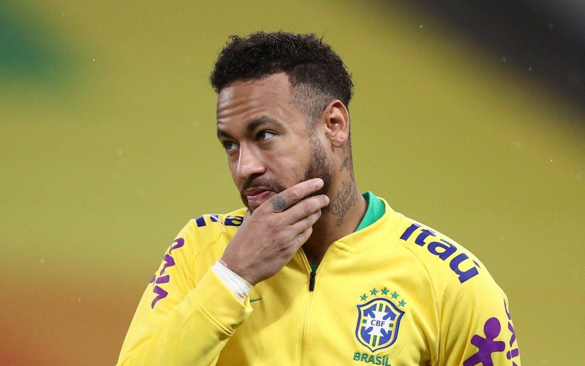 Brazil's Neymar gestures before the start of the 2022 FIFA World Cup South American qualifier football match against Bolivia at the Neo Quimica Arena, also known as Itaquerao, in Sao Paulo, Brazil, on October 9, 2020, amid the COVID-19 novel coronavirus pandemic. (Photo by Buda Mendes / POOL / AFP)